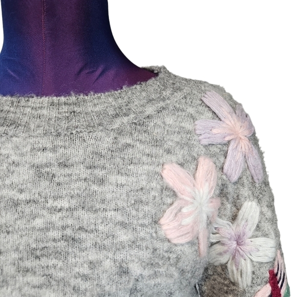 BNCI Gray Embroidered Daisy Oversized Wool Sweater Balloon Sleeves Size XS - Picture 2 of 8